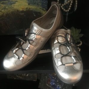 NWOB Ecco size 7 woman’s shoes
